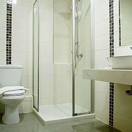 מלון Rodon 3*
